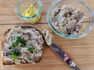 time2care - Rezept Veganer Brotaufstrich mit Räuchertofu und Kidneybohnen